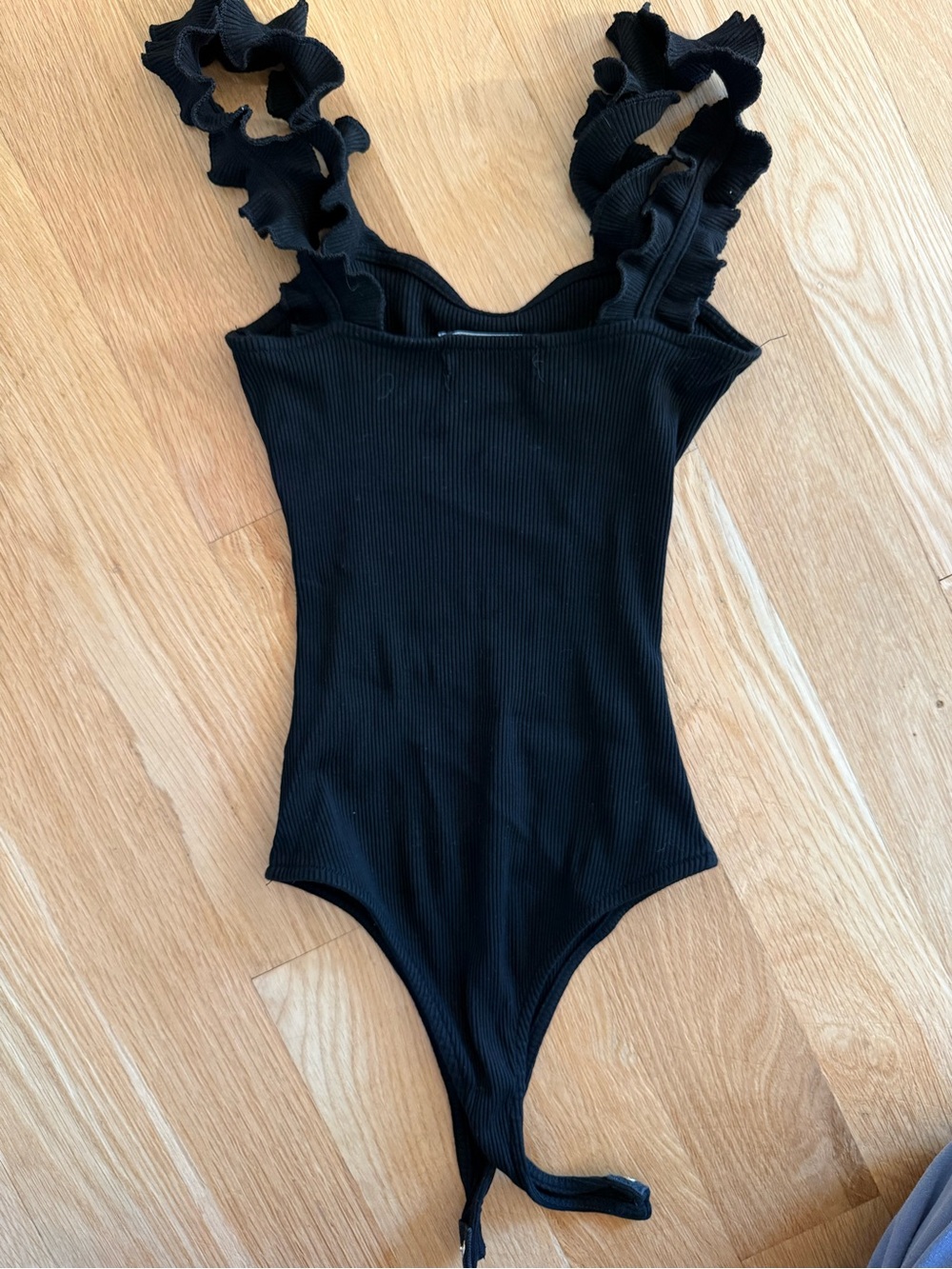 Black Ribbed Ruffled Strap Bodysuit - Picture 2 of 4
